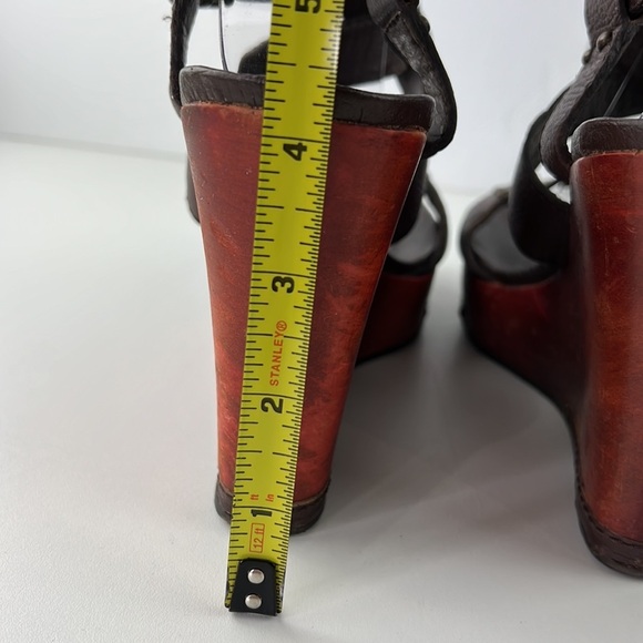 Le Chateau brown leather strappy wedges - Picture 5 of 11